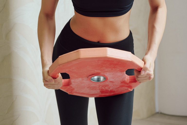 CrossFit HYROX CrossFit是什麼 HYROX是什麼 CrossFit與HYROX差別 CrossFit新手 HYROX訓練 功能性訓練 CrossFit課程 台中CrossFit